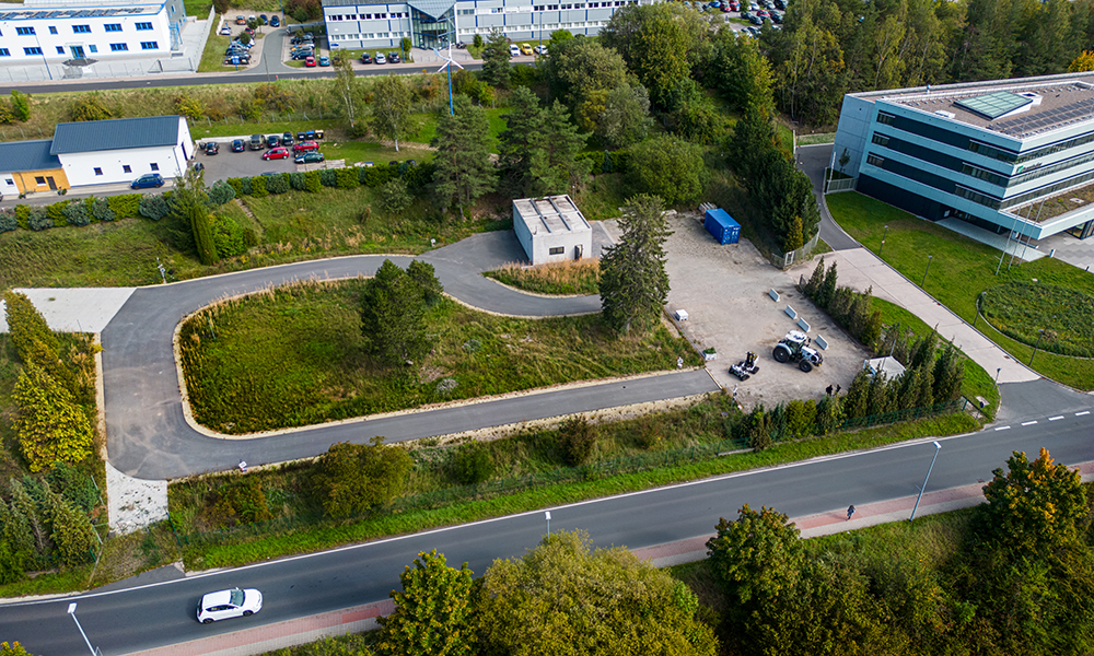 Luftaufnahme des Reallabors für autonome Arbeitsmaschinen in Ilmenau.